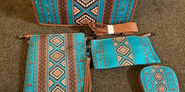 TIP BOARD: 4 piece purse set - $4 per chance Proceeds support the Redbank Valley…